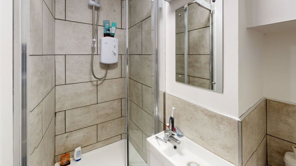 Property photo 2 of 11 A Modern Bathroom Suite Featuring A Walk-In Shower...