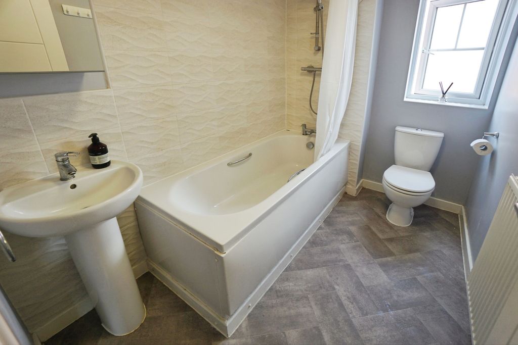 Property photo 3 of 15 Bathroom