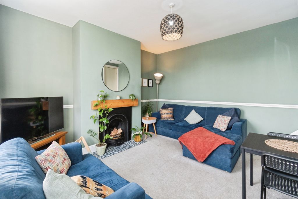 Property photo 2 of 17