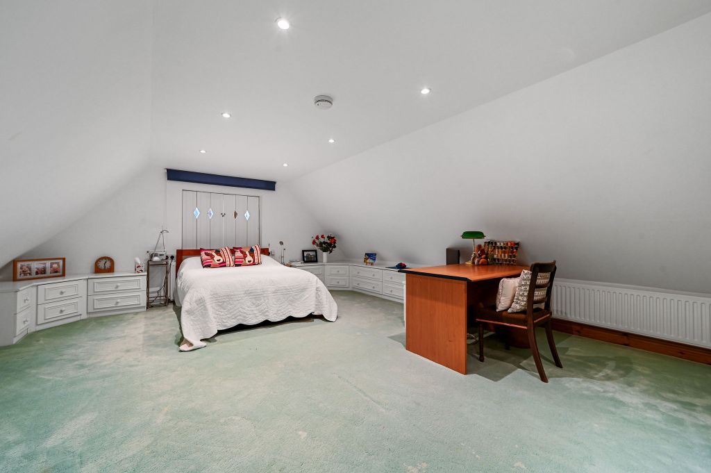 Property photo 1 of 35