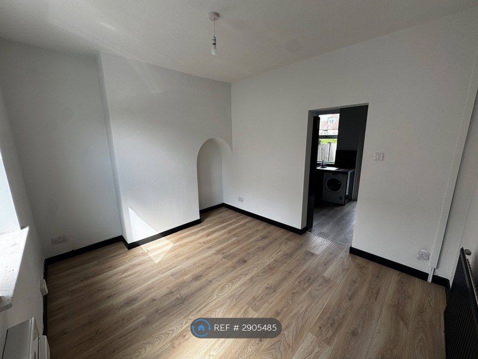 Property photo 2 of 18 Lounge/Entrance
