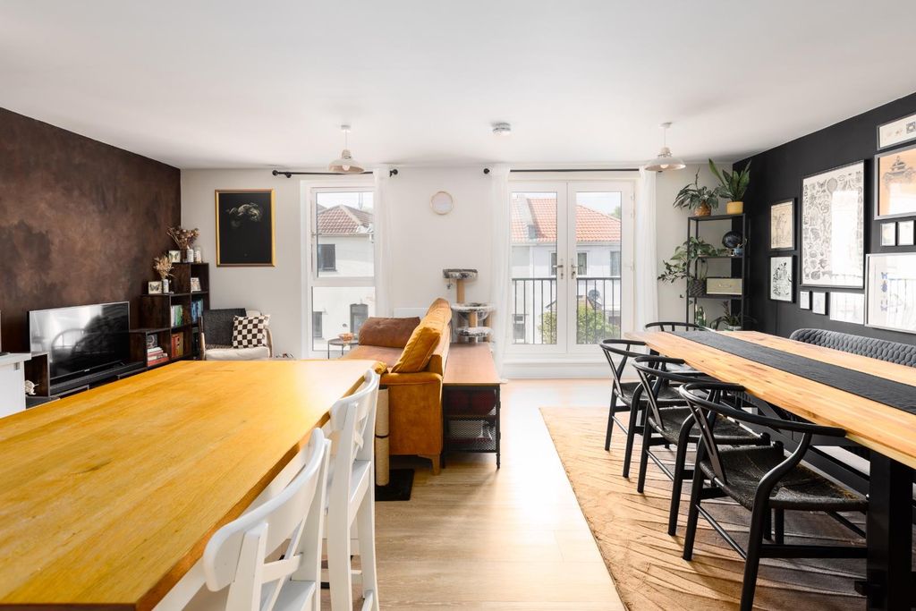Property photo 1 of 23 Flat 6, 44 Sevier Street-17.Jpg
