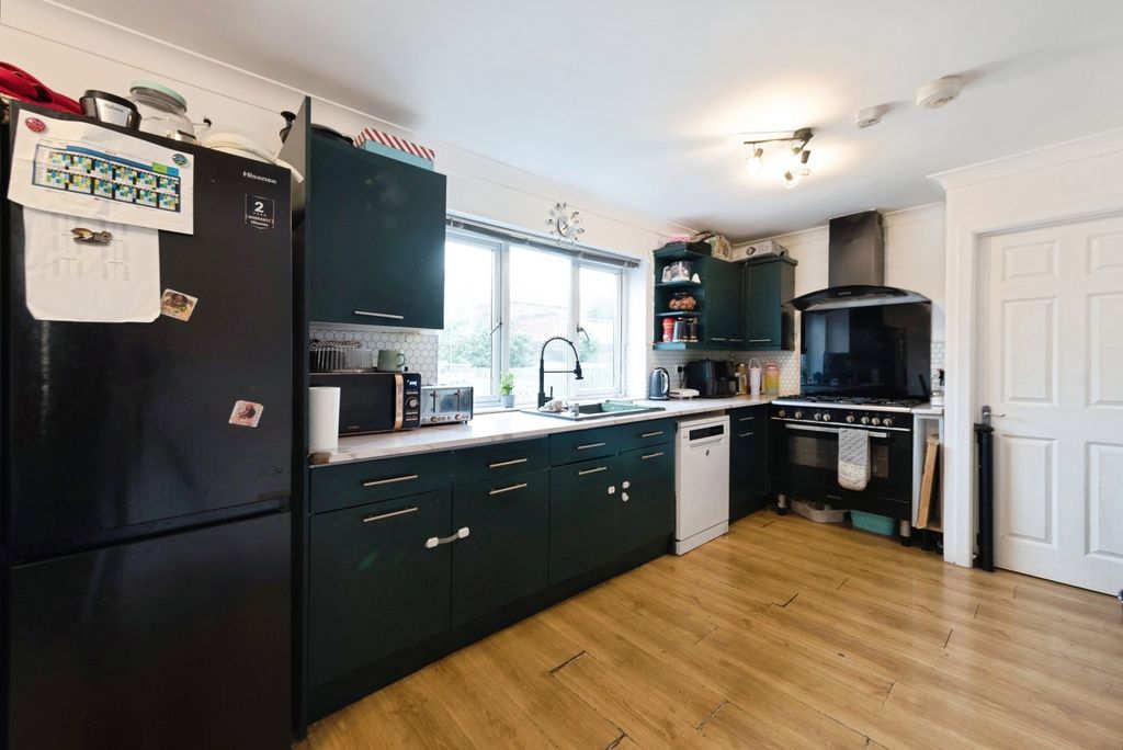 Property photo 3 of 15 Photo