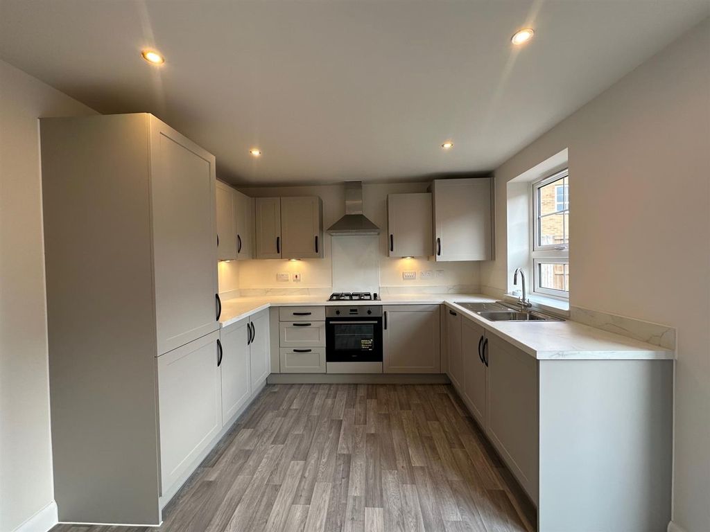 Property photo 2 of 23 Kitchen/Dining Room
