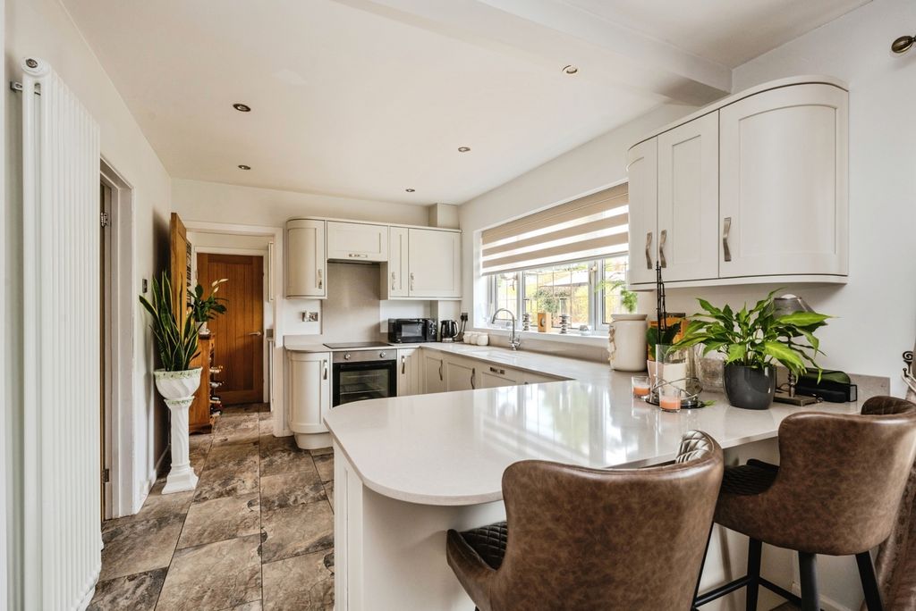 Property photo 3 of 32 Pbox-Img.Jpg