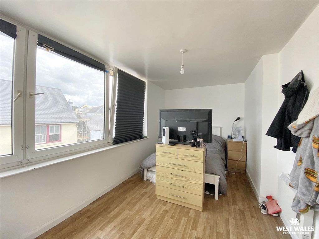 Additional image 11 of 2 bed flat for saleMilford Street, Saundersfoot SA69