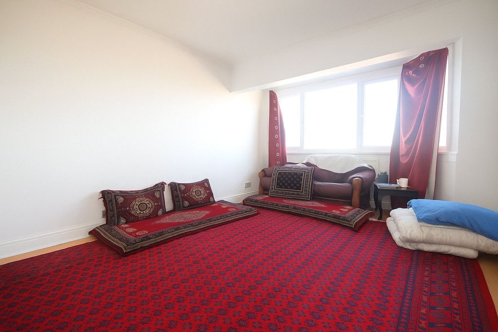 Property photo 2 of 7 Lounge