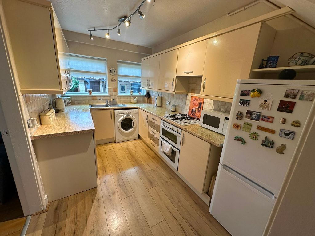Property photo 2 of 11