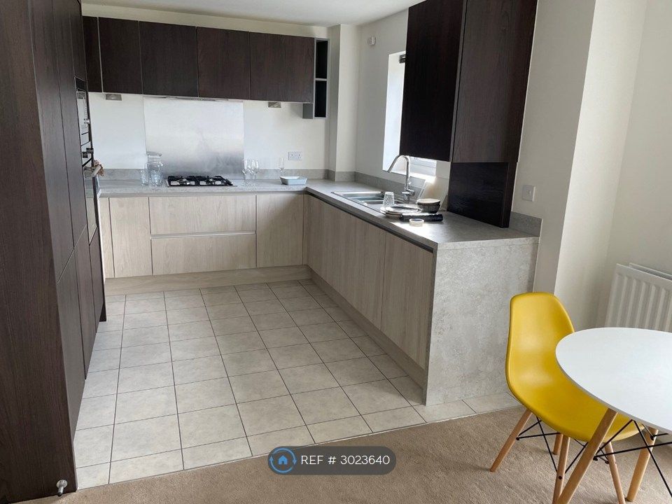 Property photo 3 of 12 Kitchen