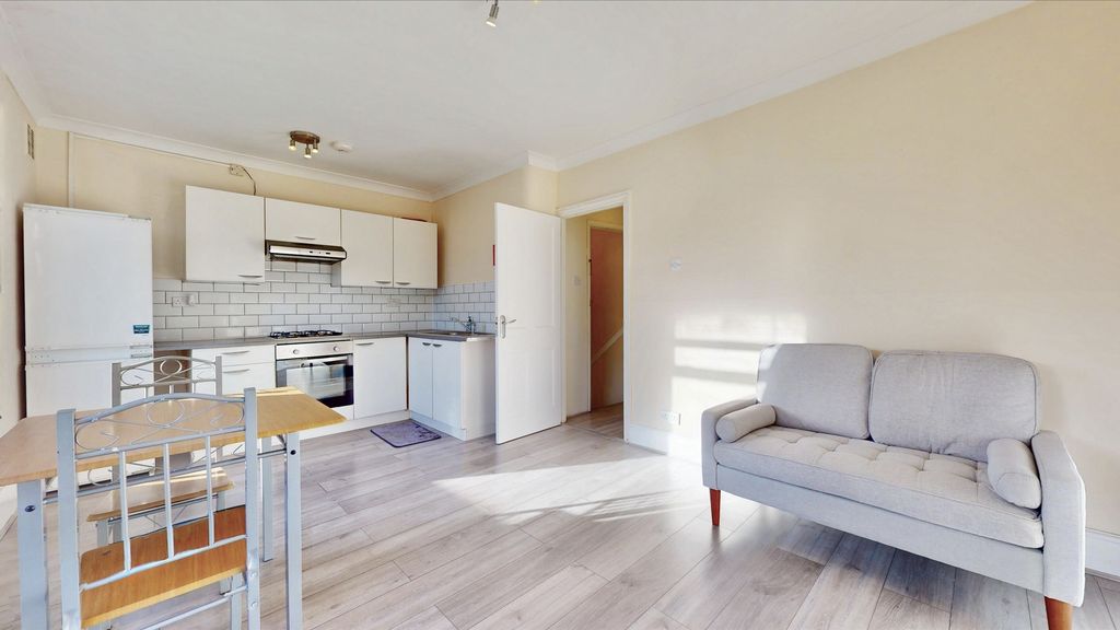 Property photo 2 of 9 Photo 5