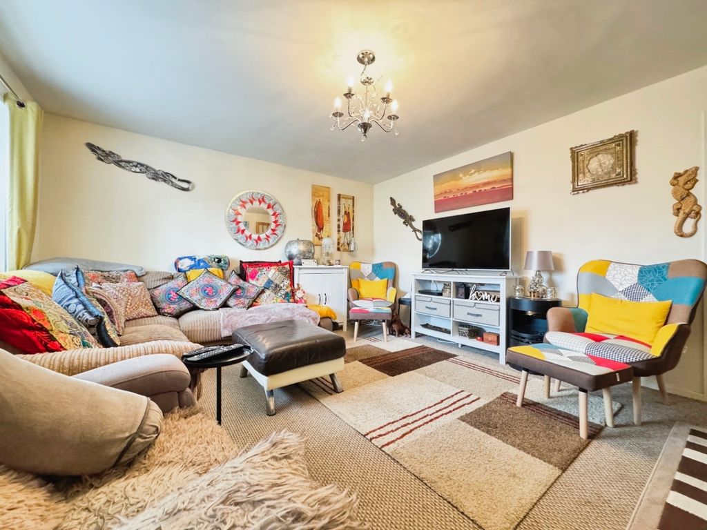 Property photo 3 of 17 3768506