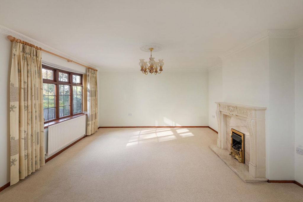 Property photo 2 of 23