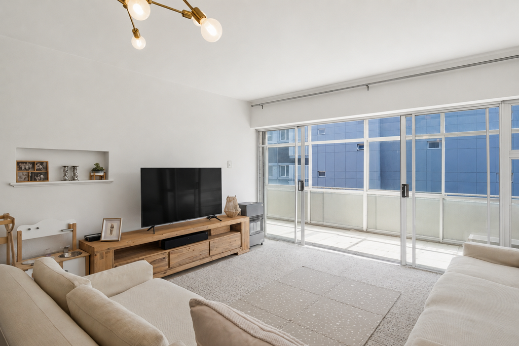 Property photo 2 of 20 Lounge Onto Enclosed Balcony