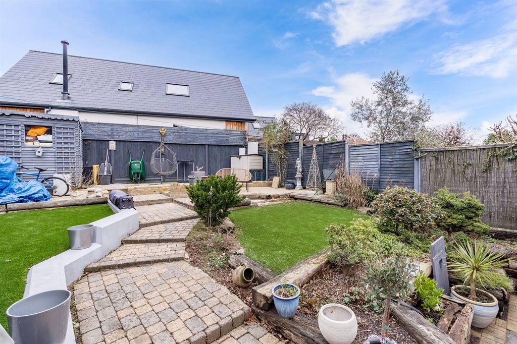 Property photo 3 of 19