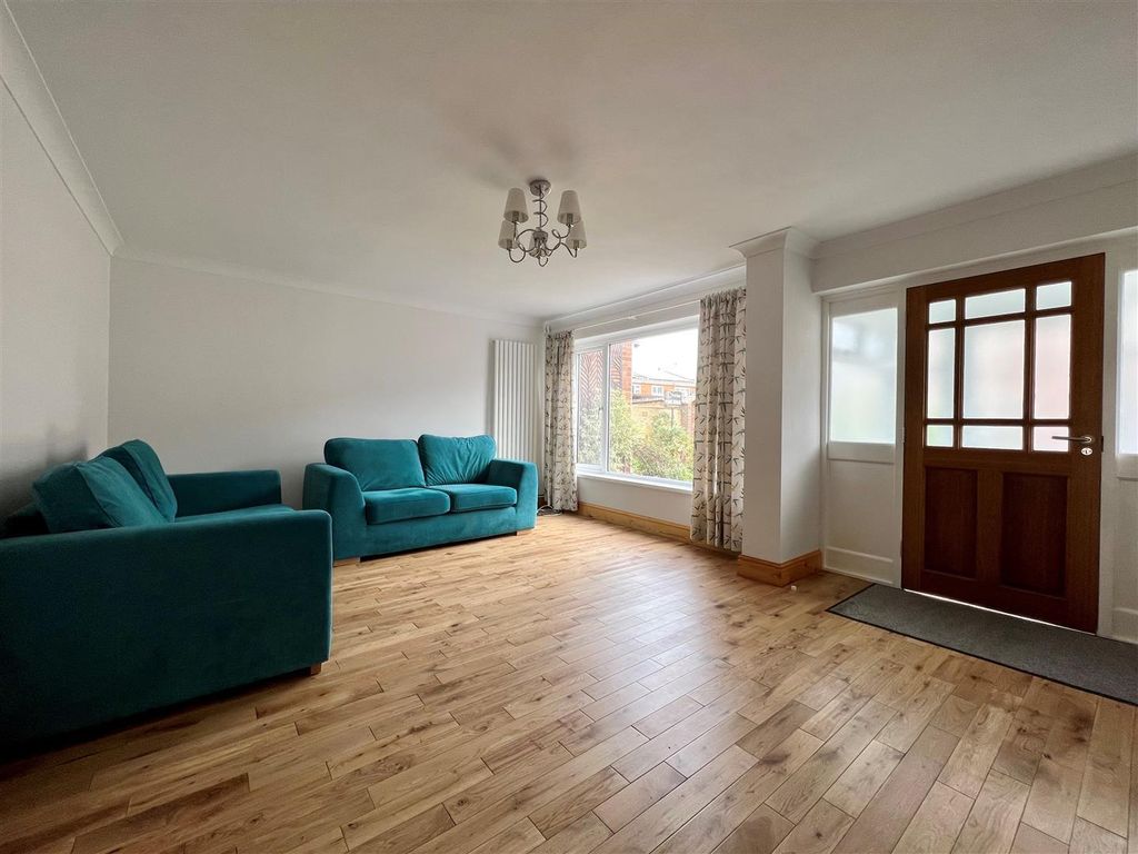 Property photo 3 of 14 Lounge.Jpg