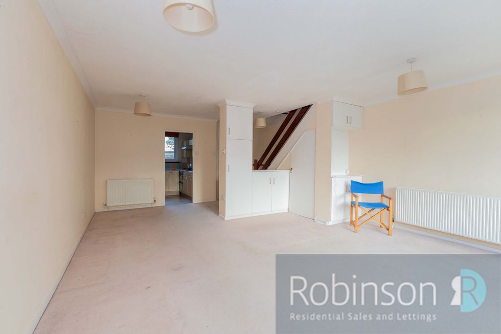 Property photo 3 of 18 18 Lynton Green-13