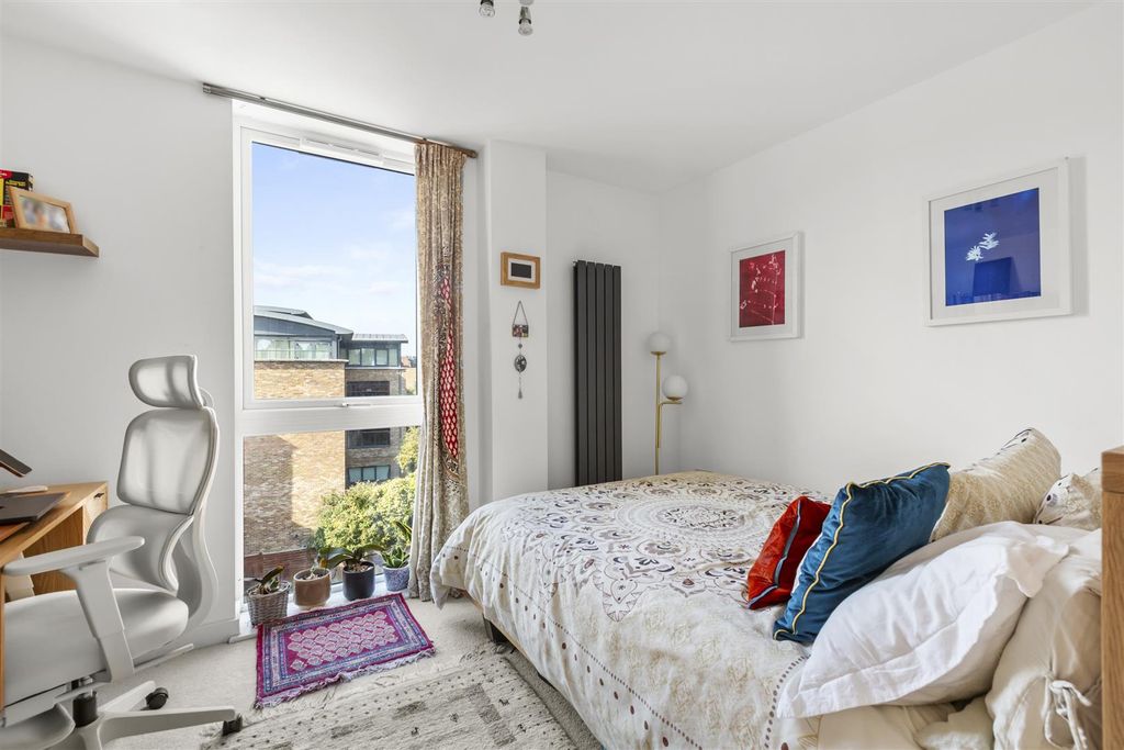 Property photo 3 of 10 31 Tempus Court, Bellfield Rd, Hp13 5Ha-1.Jpg