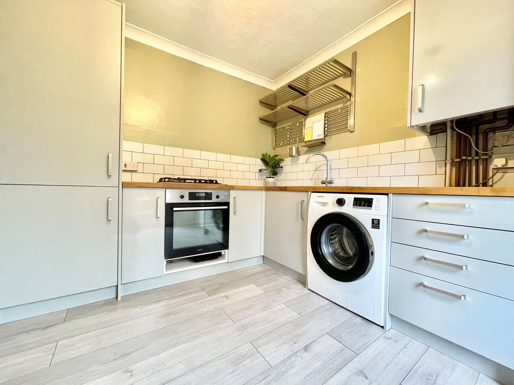 Property photo 2 of 12 Kitchen