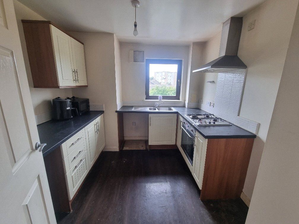 Property photo 2 of 9 Kitchen