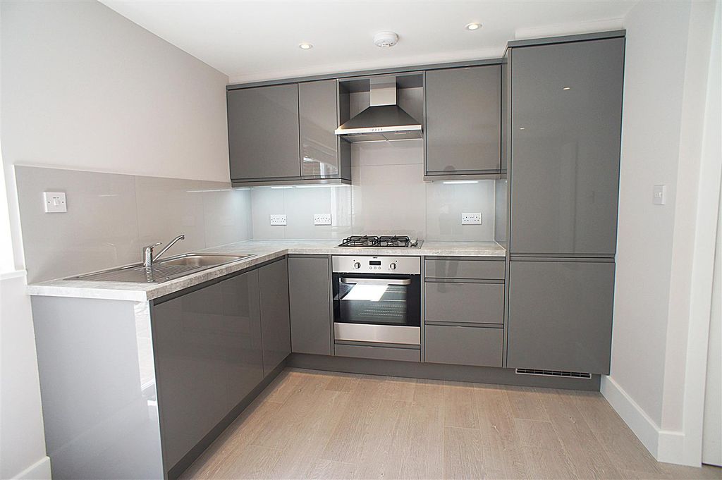 Property photo 3 of 15 Kitchen 2.Jpg