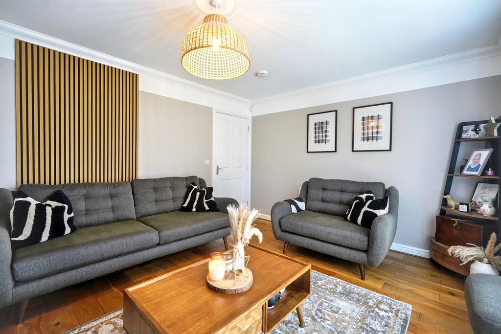 Property photo 3 of 27