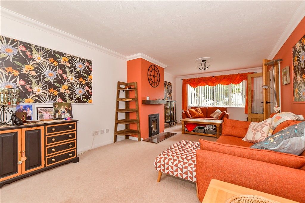 Property photo 1 of 19 Lounge