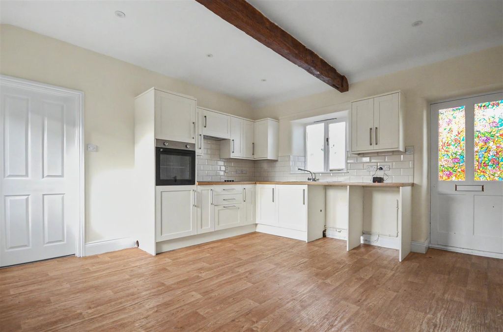 Property photo 2 of 29 Kitchen