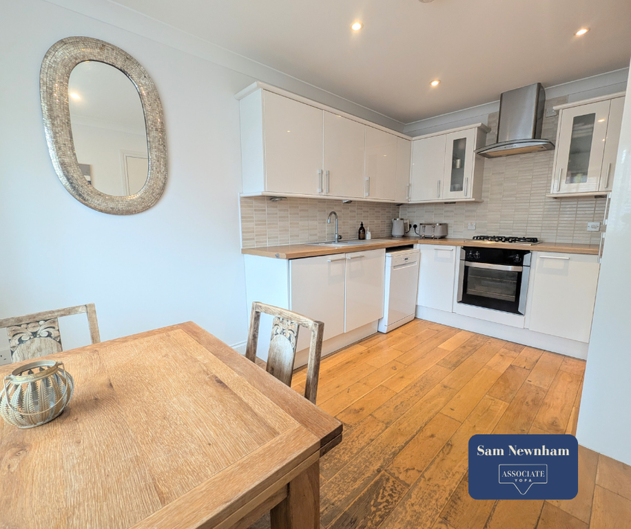 Property photo 2 of 12 Kitchen/Din