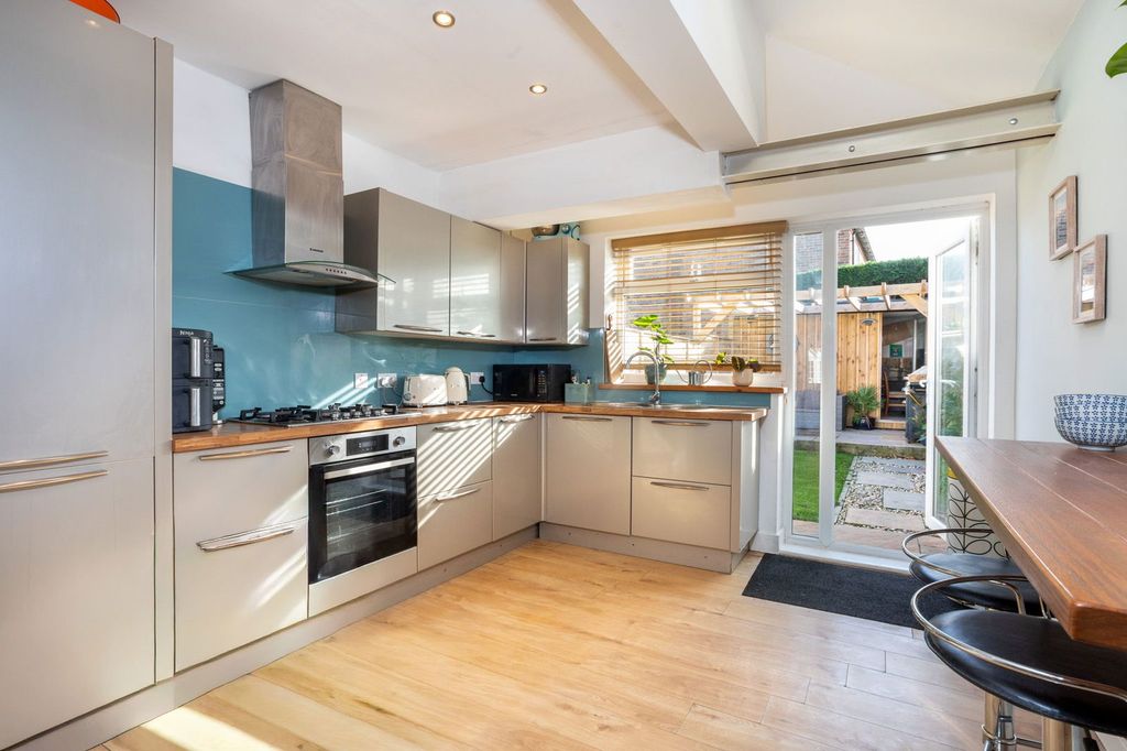 Property photo 2 of 24