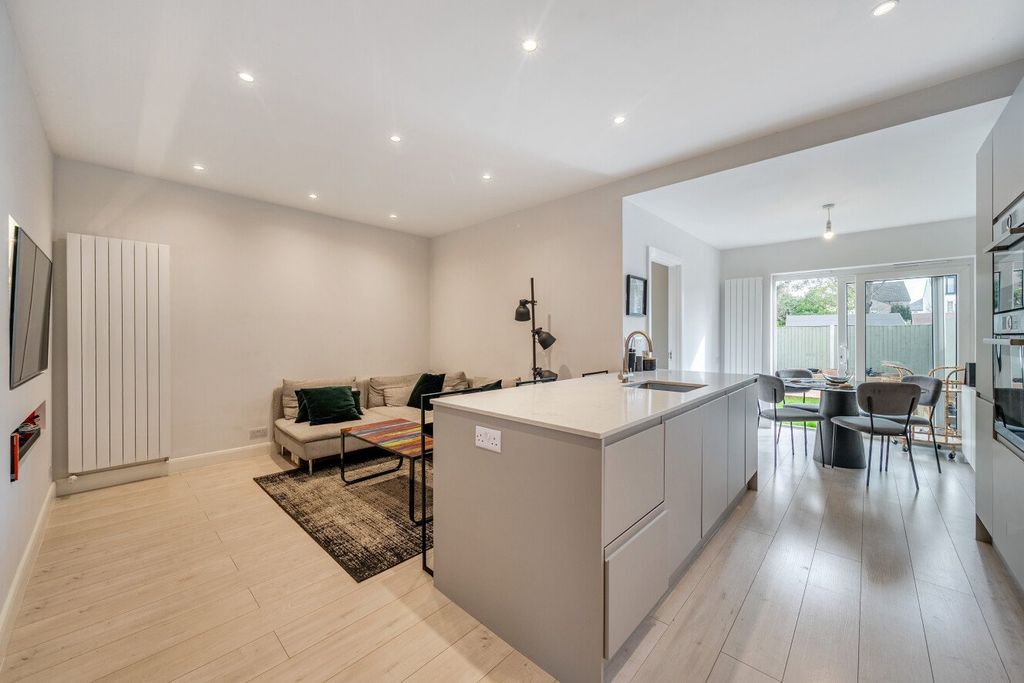 Property photo 2 of 9 Picture No. 25