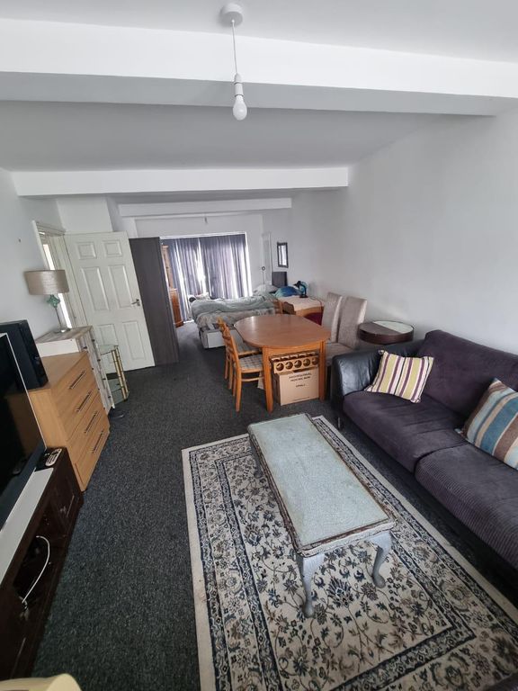 Property photo 2 of 6