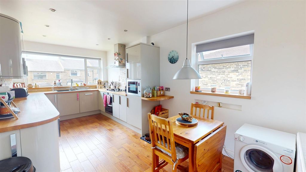 Property photo 3 of 16 Kitchen Diner