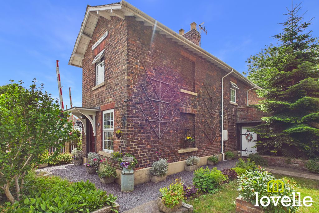 Property photo 3 of 44