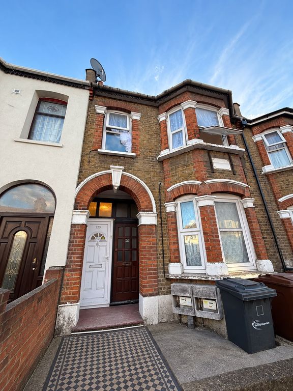 Property photo 1 of 13 3 Bed Flat To Rent Fanshawe Avenue, Barking Ig11