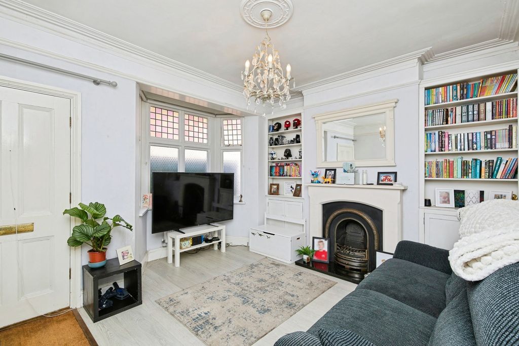 Property photo 2 of 17 Photo