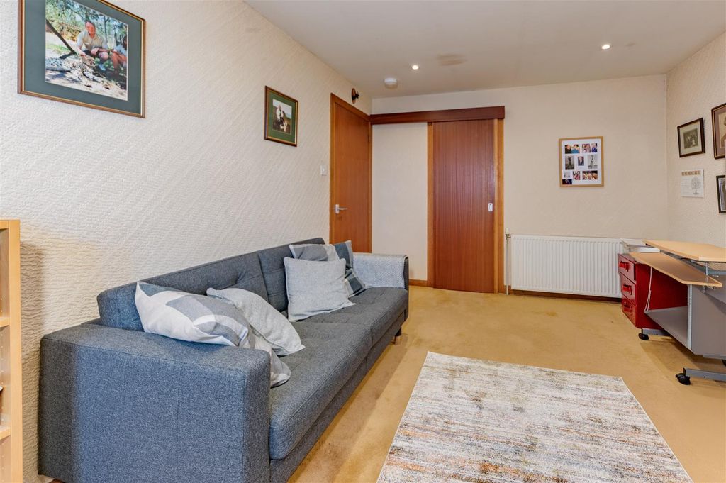 Property photo 3 of 10 34 Dunkeld Place Dundee-10.Jpg