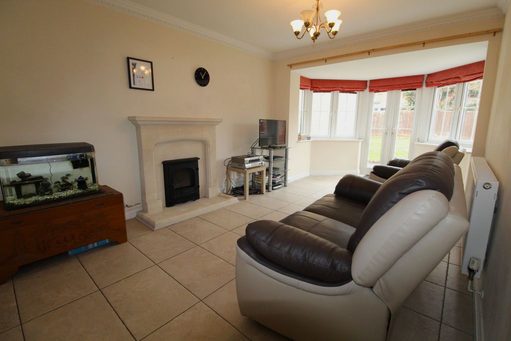 Property photo 2 of 26 Lounge