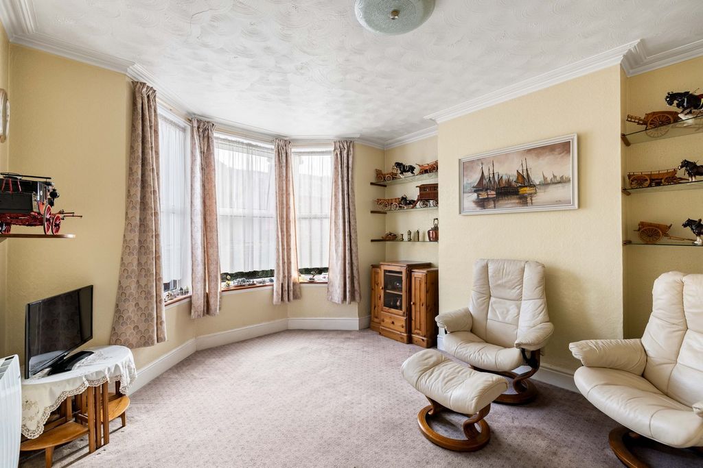 Property photo 3 of 11