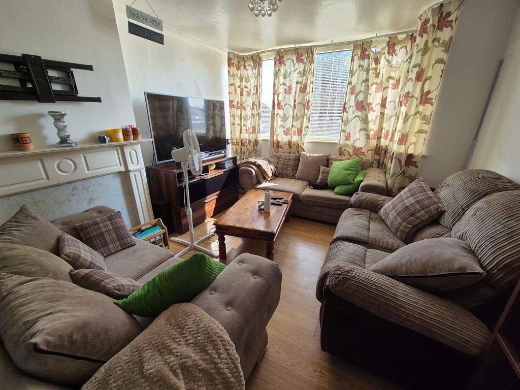 Property photo 2 of 8 Lounge/Dining Room