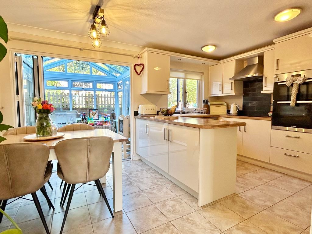 Property photo 2 of 20 Kitchen/Diner