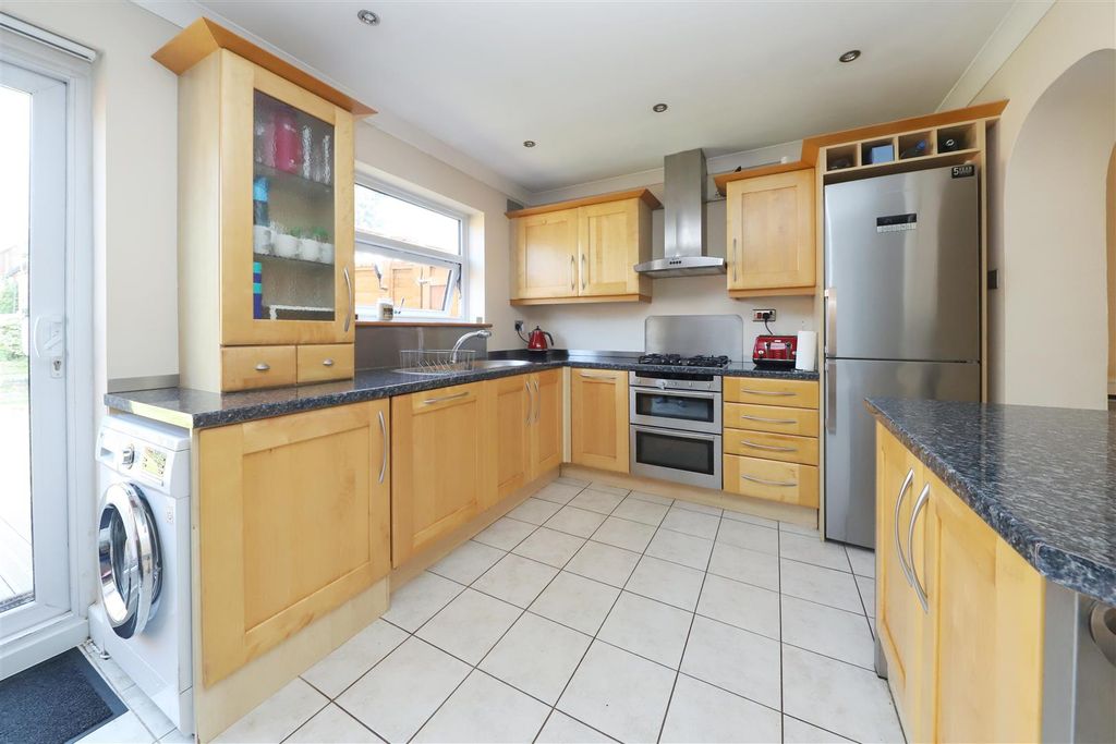 Property photo 3 of 19 Kitchen