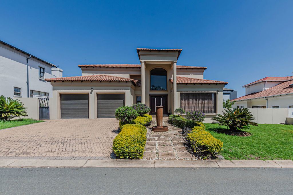 Property photo 1 of 43 Cn1721879