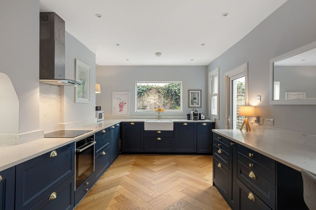 Property photo 3 of 24