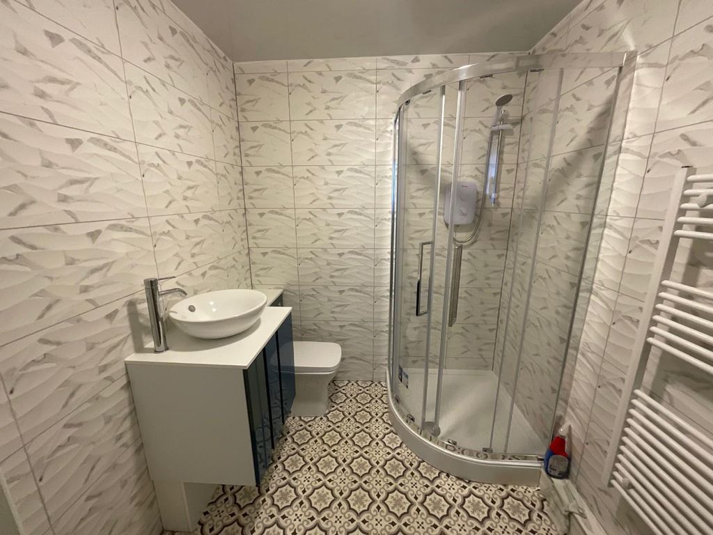 Property photo 3 of 11 En-Suite