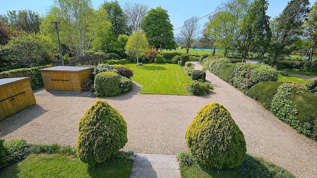 Property photo 2 of 30