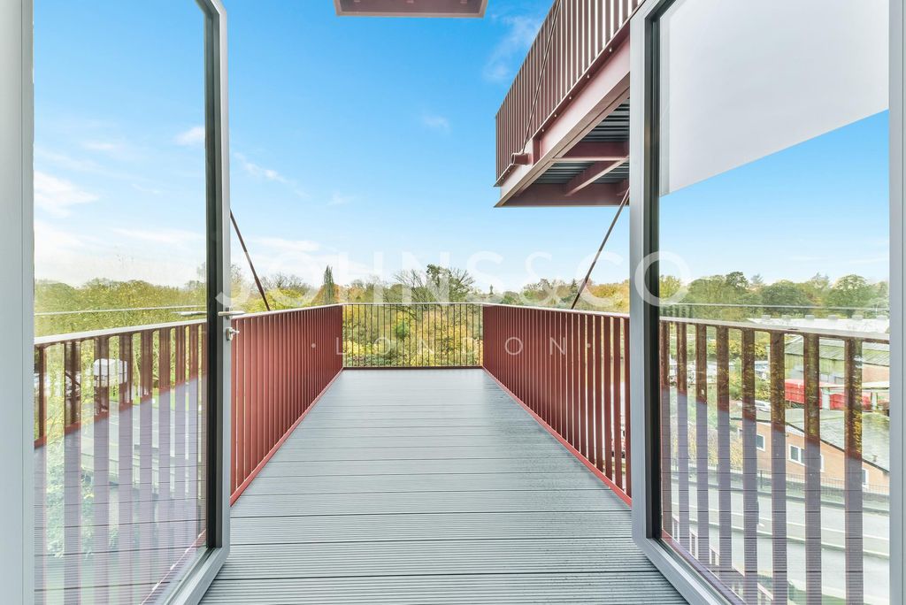 Property photo 3 of 25