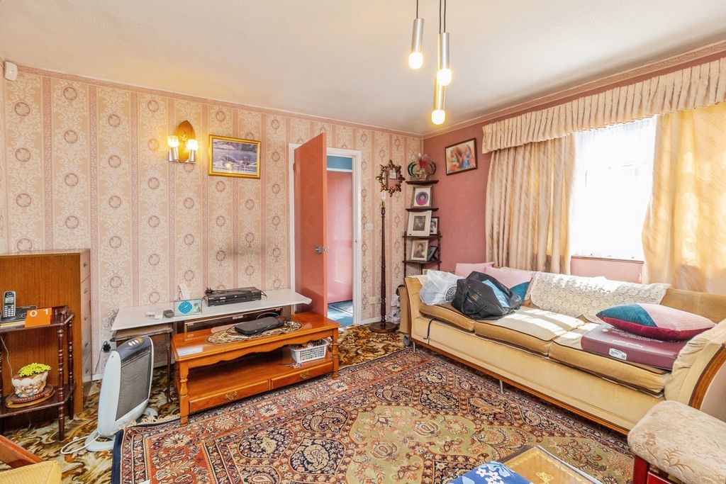 Property photo 3 of 19 Pbox-Img.Jpg