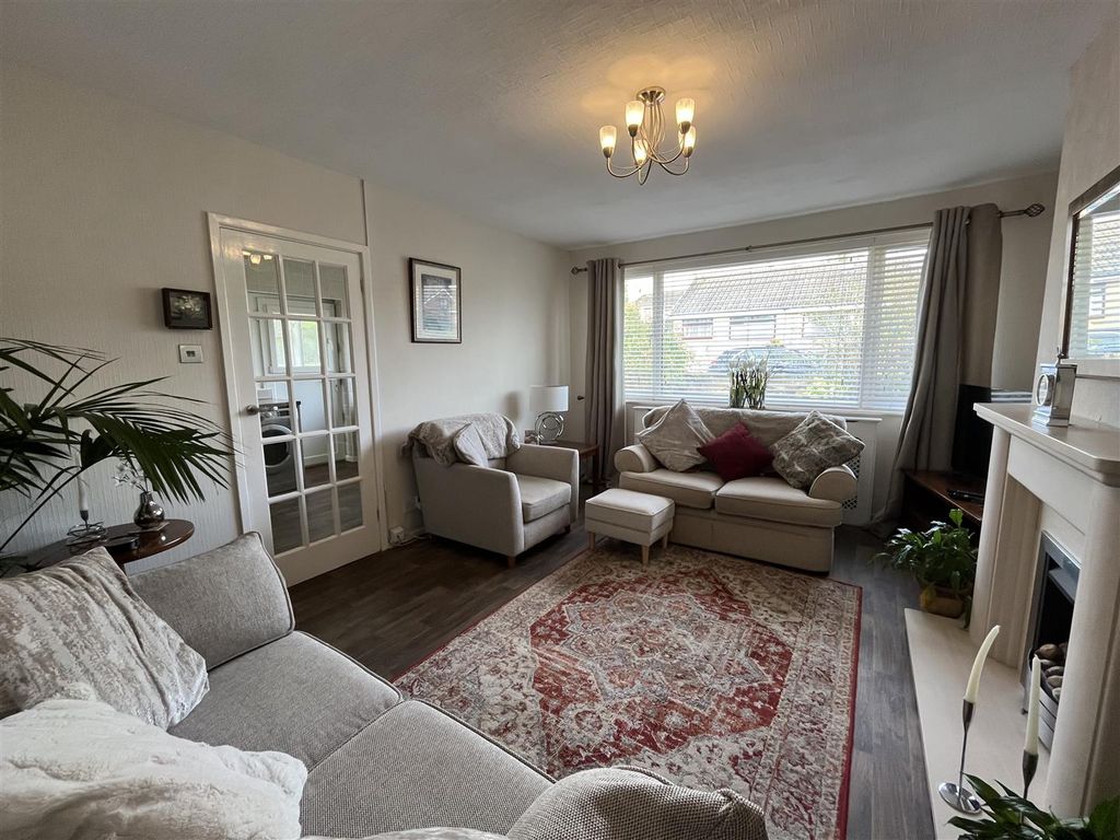 Property photo 3 of 15 Lounge