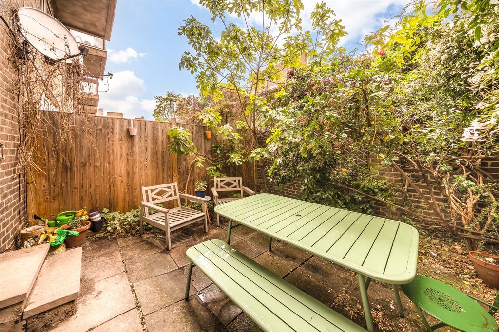 Property photo 2 of 9 Garden