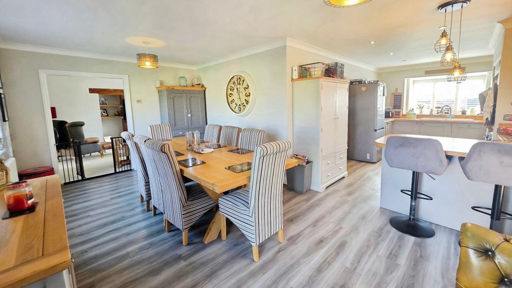 Property photo 2 of 25